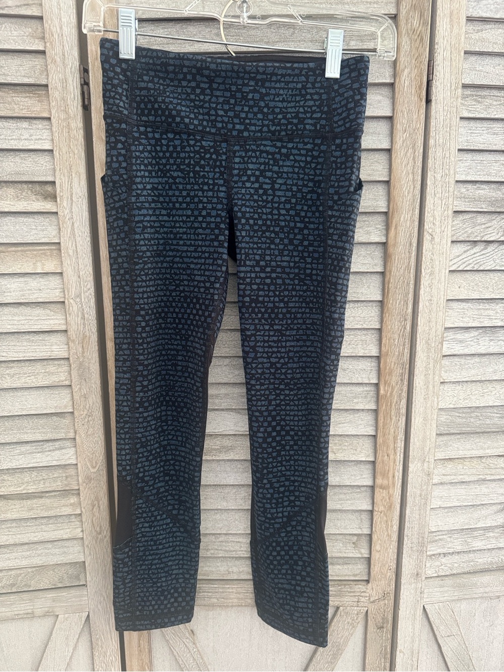 Lululemon Patterned Black Active Crop Leggings Size 2